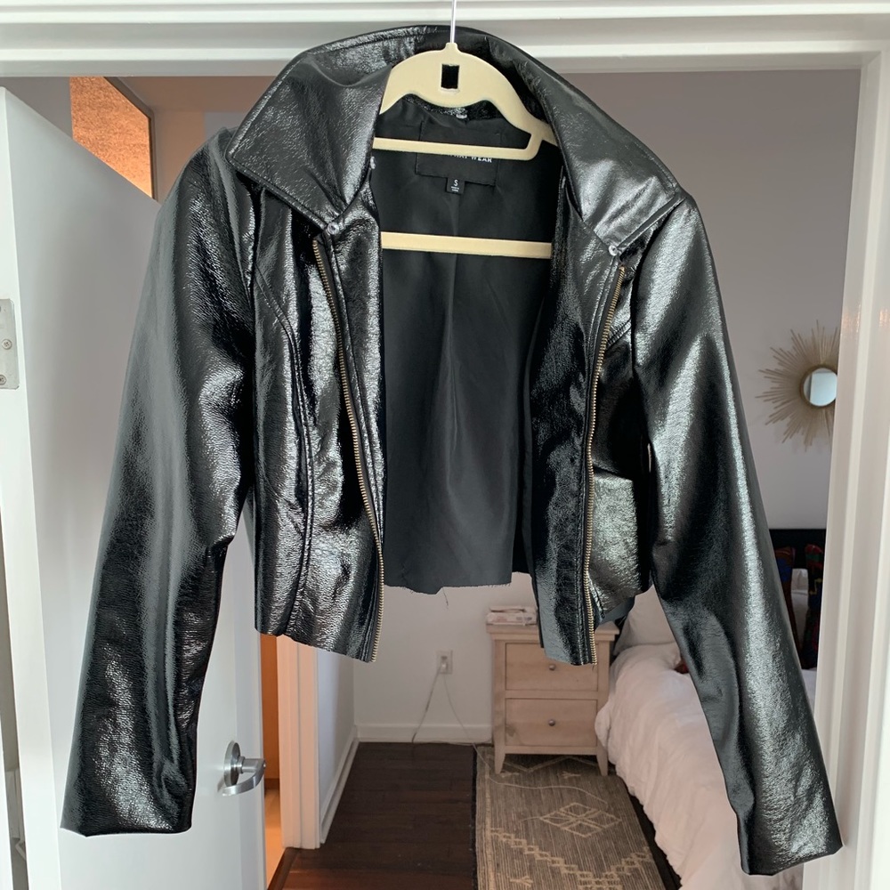 Crushed Patent Leather Crop Jacket w/ Raw Edge🖤